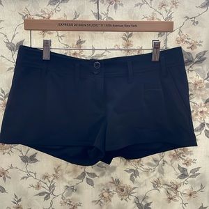 Womens Candies’s shorts size 3 pleated flap back pockets, black color